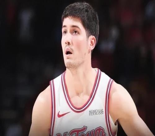 王霜赛后鼓,舞新锐,并肩作战,开云体育,开云体育官网,开云体育app,开云体育平台,KAIYUN,SPORTS,kaiyun登录入口